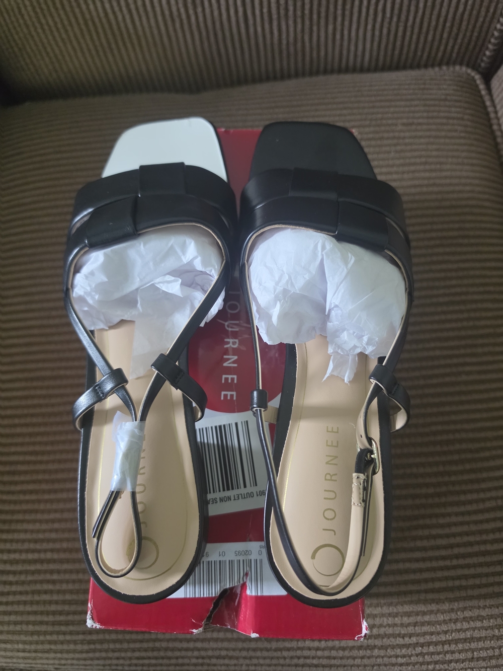 NIB Journee Collection Tabatha Black Low Block Heel Sandals - Size 10 - Picture 5 of 8